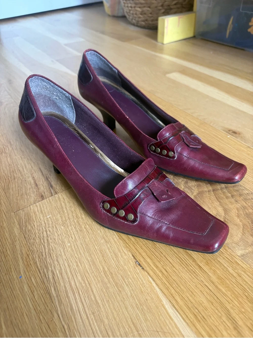 Liz Claiborne Flex Burgundy Kitten Heels